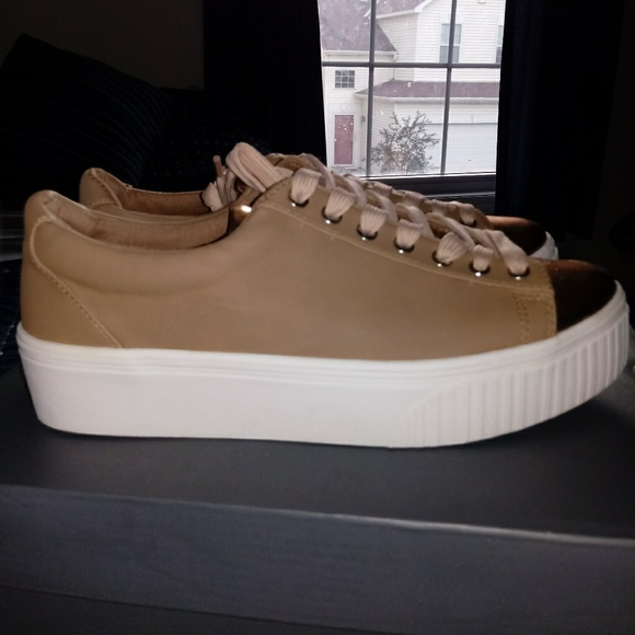 Demi lovato fabletics shoes - Picture 3 of 4